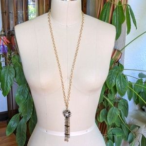 Beautiful long necklace, excellent condition.